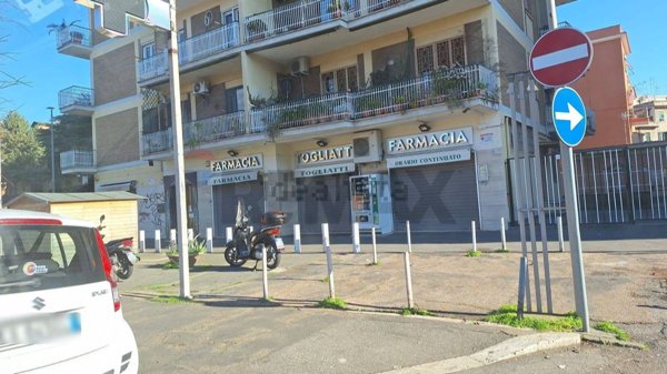 locale commerciale in vendita a Roma in zona Prenestino-Centocelle