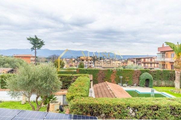 casa indipendente in vendita a Roma in zona Colle del Sole