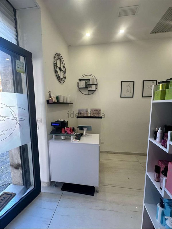 locale commerciale in vendita a Roma in zona Prenestino-Centocelle