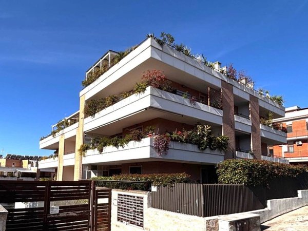 appartamento in vendita a Roma in zona Valle Muricana
