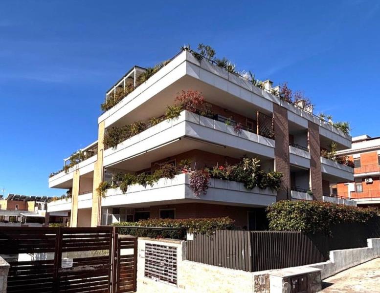 appartamento in vendita a Roma in zona Valle Muricana