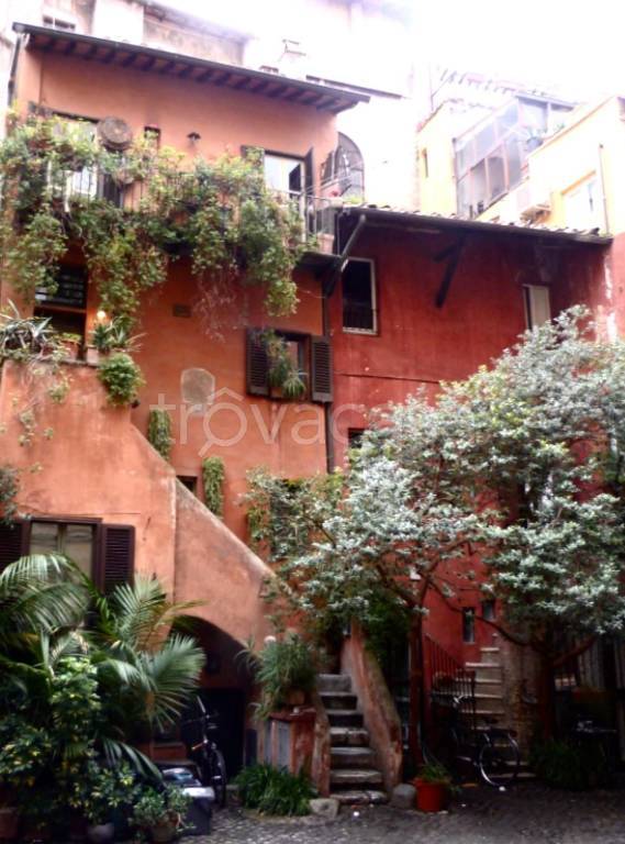 appartamento in vendita a Roma in zona Rione di Ponte