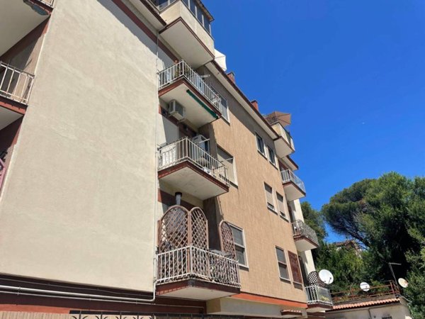 appartamento in vendita a Roma in zona Corviale