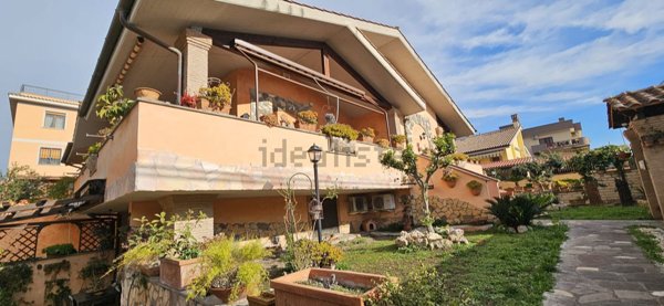 casa indipendente in vendita a Roma in zona Massimina/Casal Lumbroso
