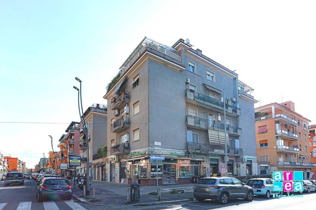 appartamento in vendita a Roma in zona Prenestino-Centocelle