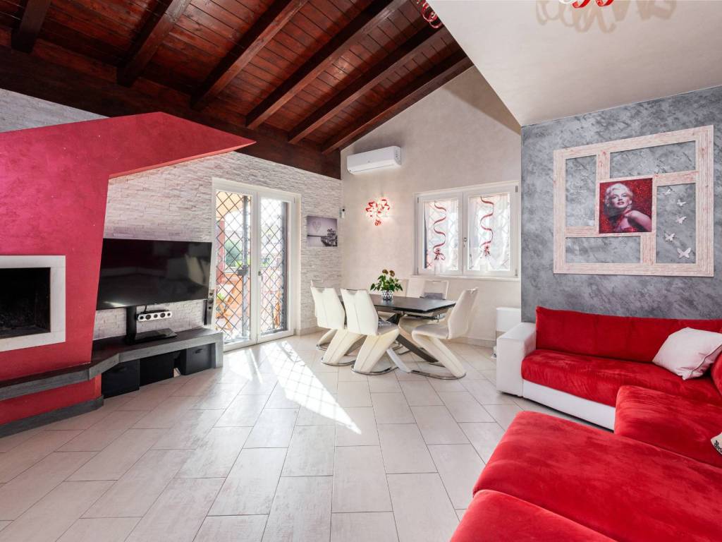 casa indipendente in vendita a Roma in zona Acilia