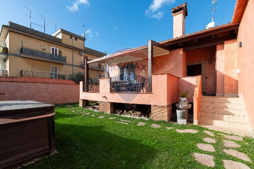 casa indipendente in vendita a Roma in zona Acilia