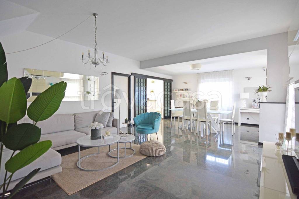 casa indipendente in vendita a Roma in zona Infernetto