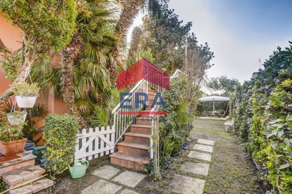 casa indipendente in vendita a Roma in zona Axa