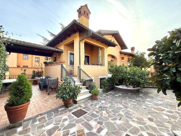 casa indipendente in vendita a Roma in zona Infernetto