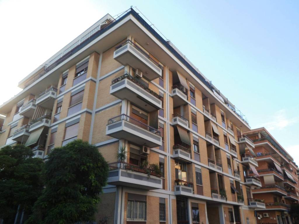 appartamento in vendita a Roma in zona Ostia