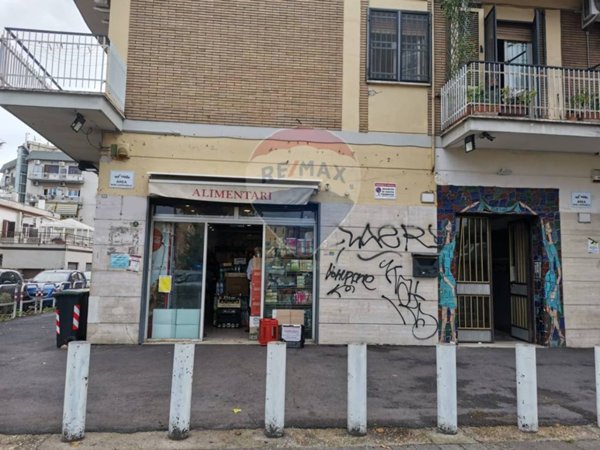 negozio in vendita a Roma in zona Alessandrino