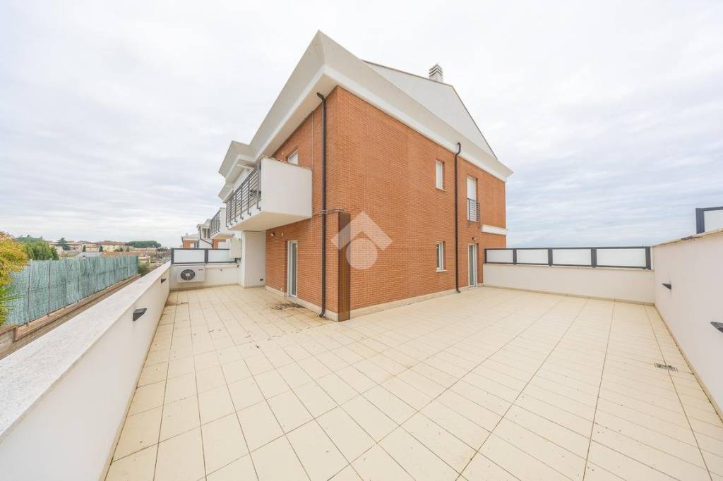 appartamento in vendita a Roma in zona Castelverde