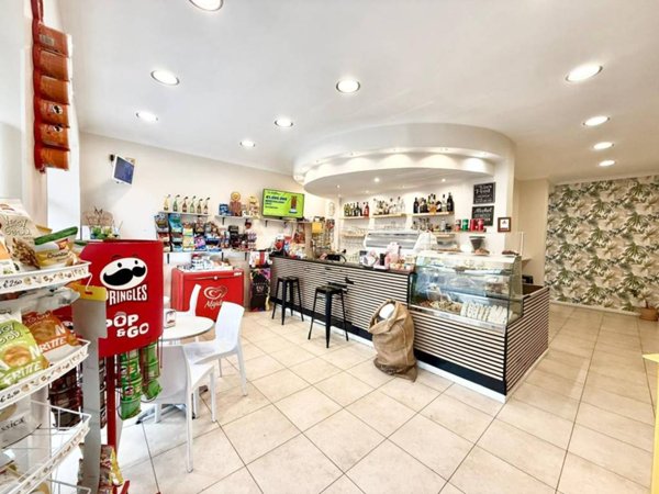 negozio in vendita a Roma in zona Ponte di Nona