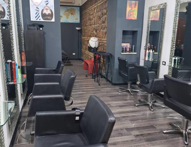 locale commerciale in vendita a Roma in zona Ostiense