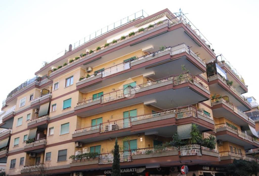 appartamento in vendita a Roma in zona Ostia