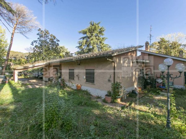 casa indipendente in vendita a Roma in zona Massimina/Casal Lumbroso
