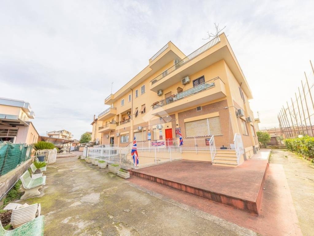 appartamento in vendita a Roma in zona Castelverde