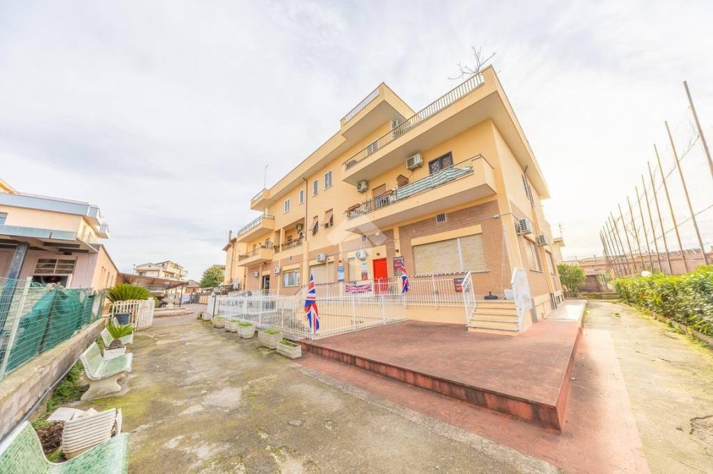 appartamento in vendita a Roma in zona Castelverde