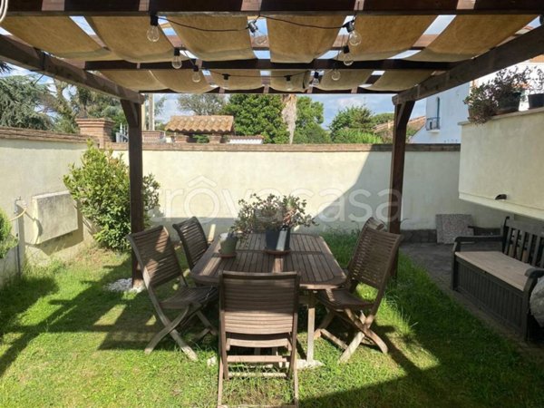 casa indipendente in vendita a Roma in zona Infernetto