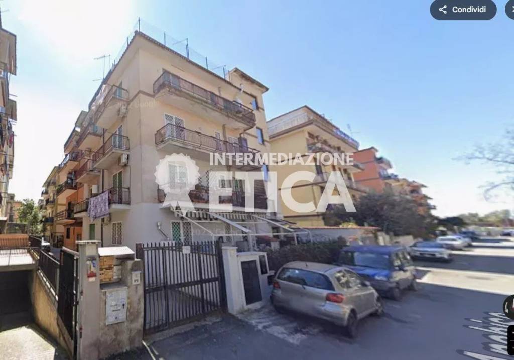 appartamento in vendita a Roma in zona Torre Angela