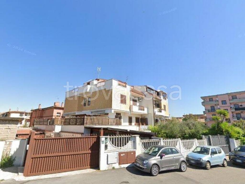 appartamento in vendita a Roma in zona Torre Gaia