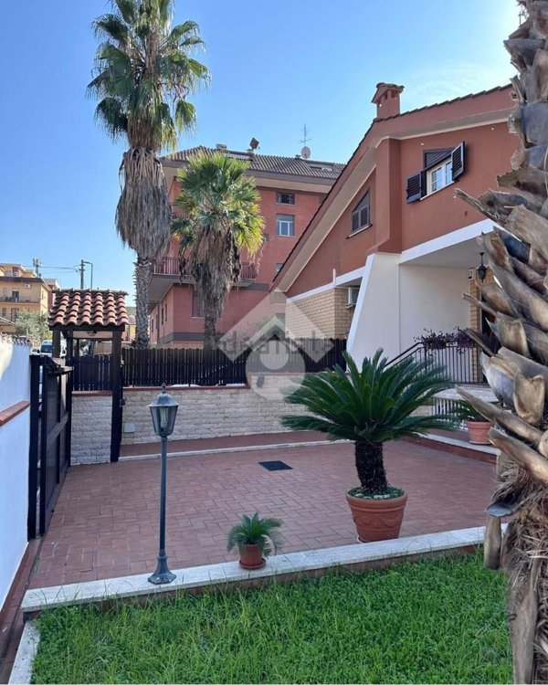 appartamento in vendita a Roma in zona Tor Bella Monaca