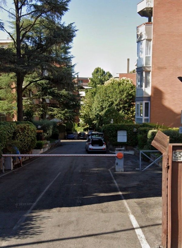 appartamento in vendita a Roma in zona Tomba di Nerone