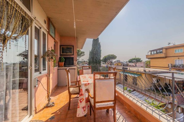 appartamento in vendita a Roma in zona Osteria del Curato