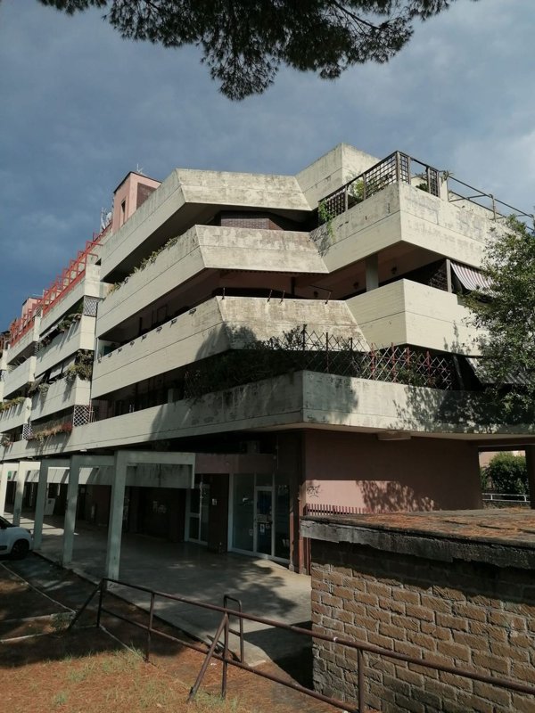 appartamento in vendita a Roma in zona Appio Pignatelli