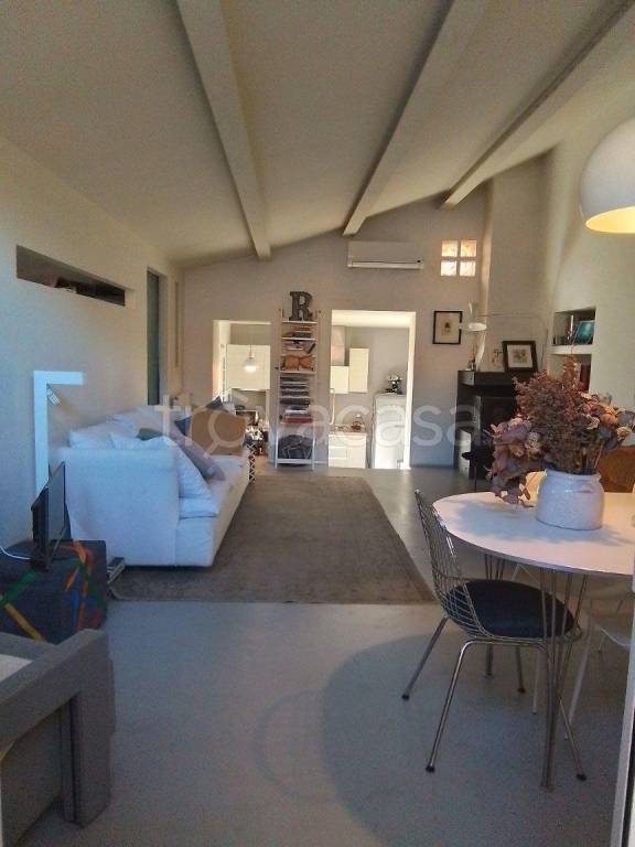 appartamento in vendita a Roma in zona Rione Regola