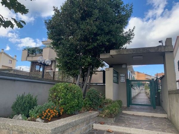 appartamento in vendita a Roma in zona Osteria Nuova