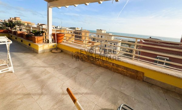 appartamento in vendita a Roma in zona Ostia