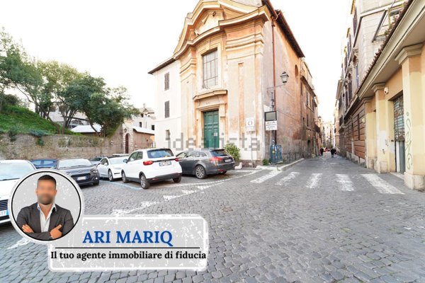 appartamento in vendita a Roma in zona Rione Monti/Campitelli
