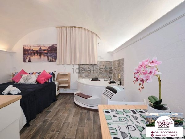 appartamento in vendita a Roma in zona Rione Monti/Campitelli