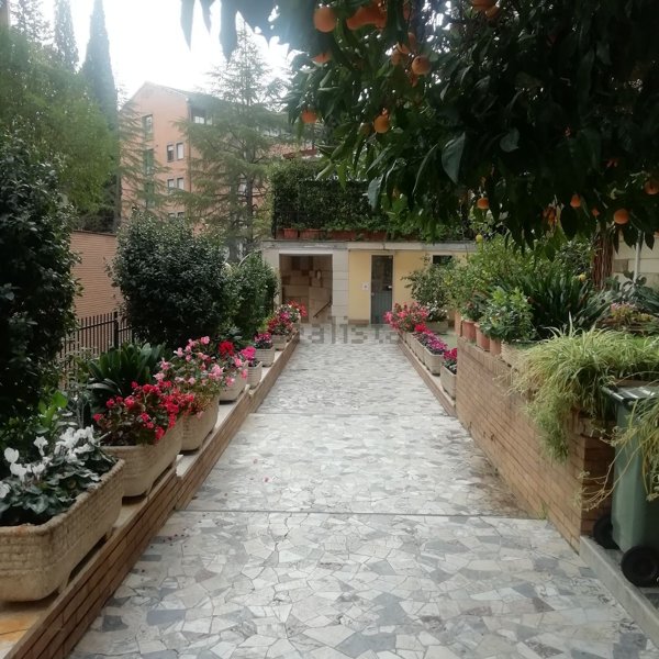 appartamento in vendita a Roma in zona Ardeatino