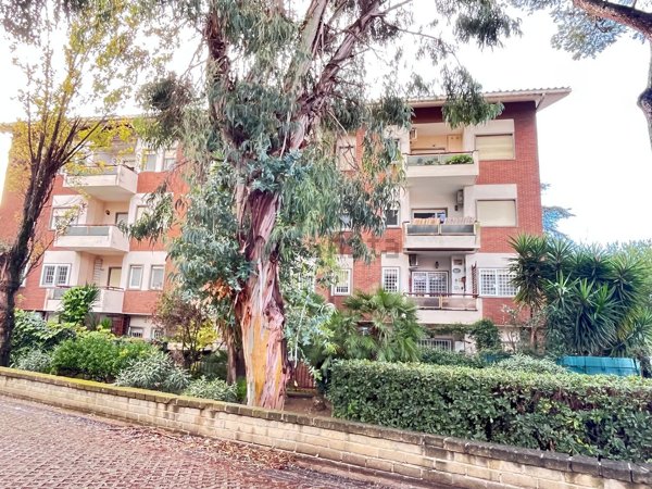appartamento in vendita a Roma in zona Axa