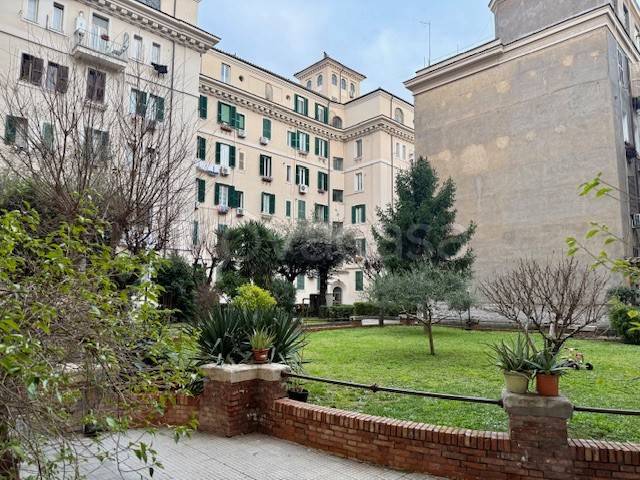 appartamento in vendita a Roma in zona Rione Prati