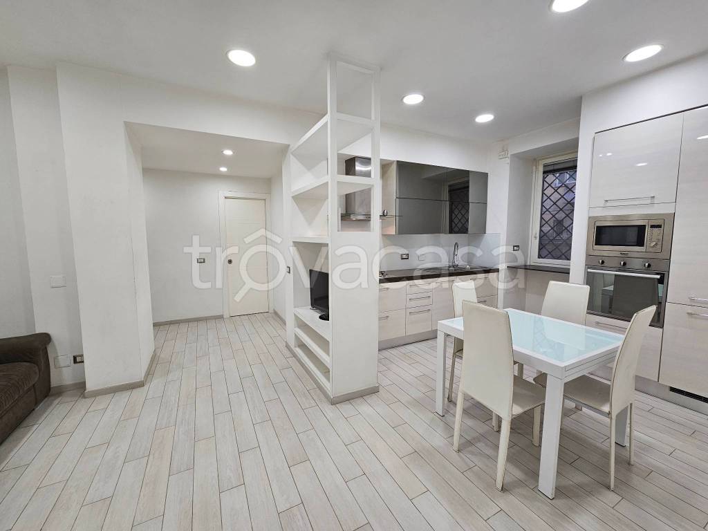 appartamento in vendita a Roma in zona Appio Latino