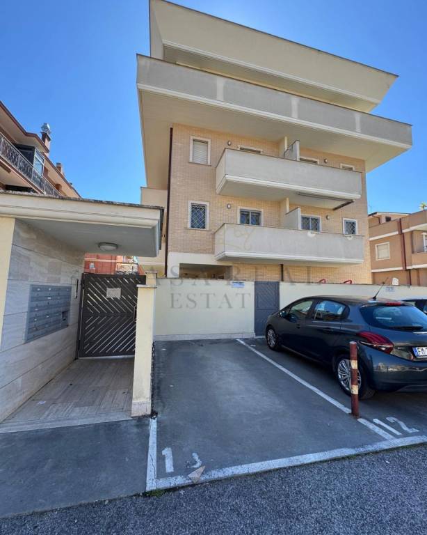 appartamento in vendita a Roma in zona Acilia
