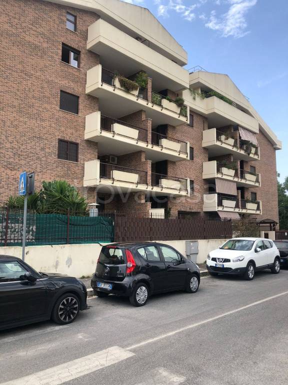 appartamento in vendita a Roma in zona Torrione Cerquetta