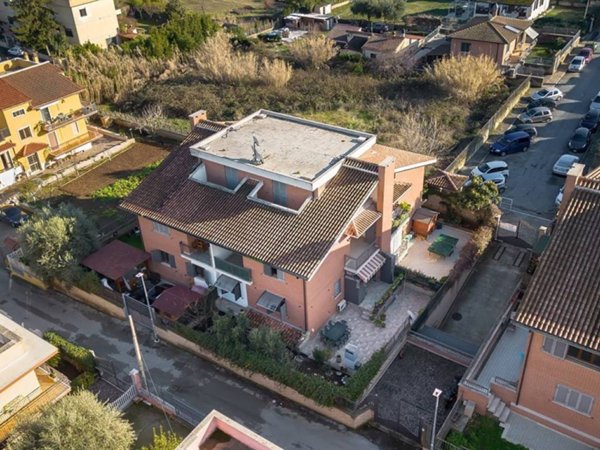 appartamento in vendita a Roma in zona Lunghezza