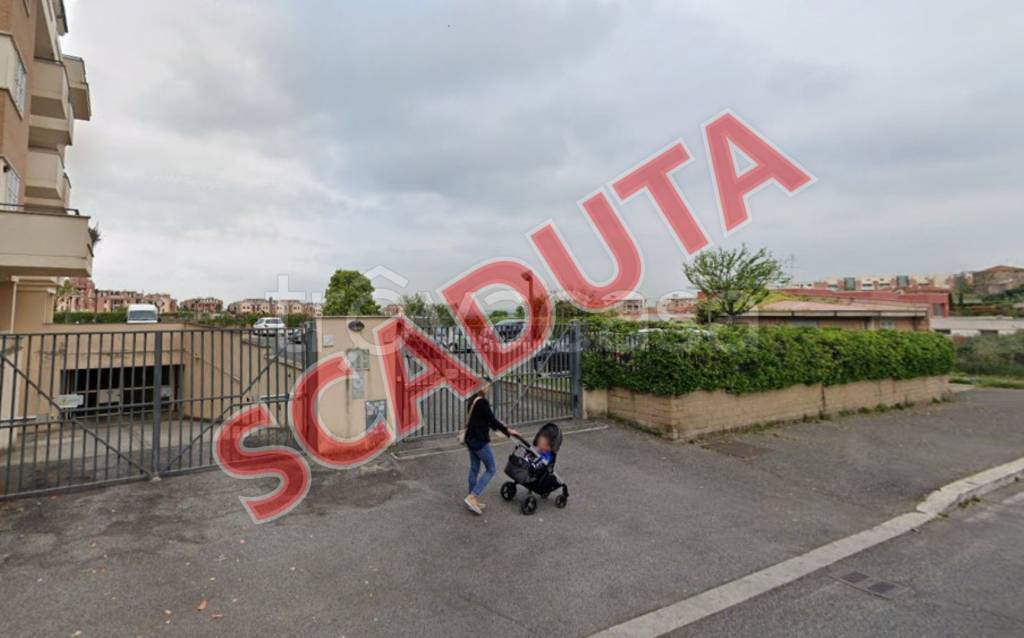 locale commerciale in vendita a Roma in zona Torrino