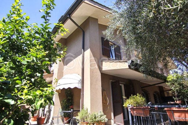 casa indipendente in vendita a Roma in zona Appio Pignatelli