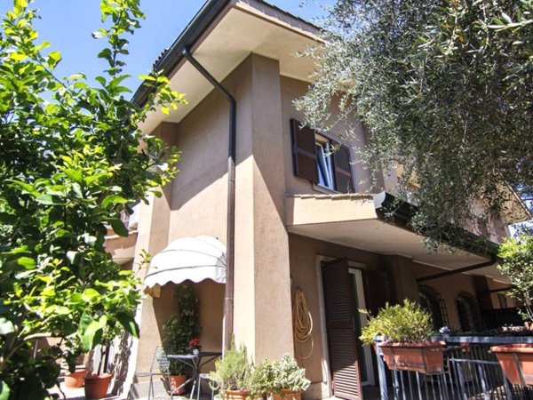 casa indipendente in vendita a Roma in zona Ardeatino