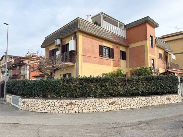 appartamento in vendita a Roma in zona Casal Morena
