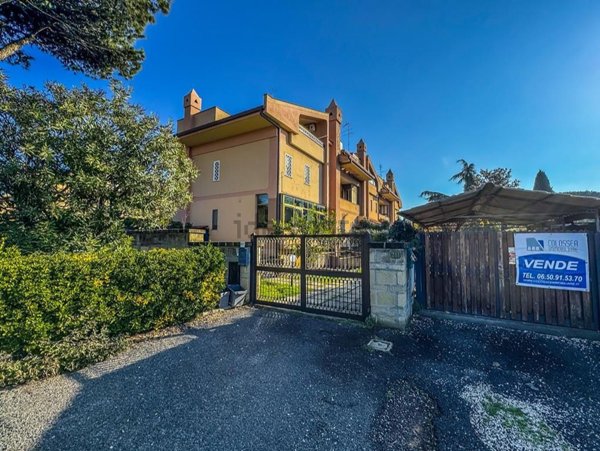appartamento in vendita a Roma in zona Axa