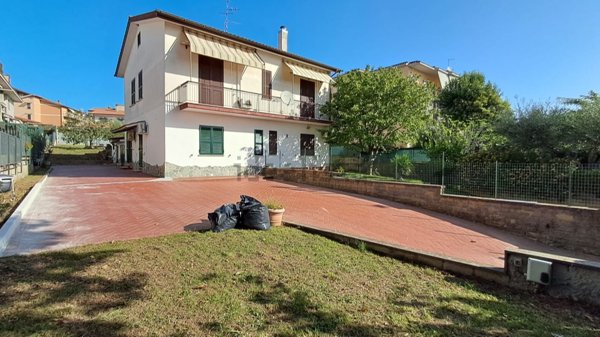 appartamento in vendita a Roma in zona Osteria Nuova