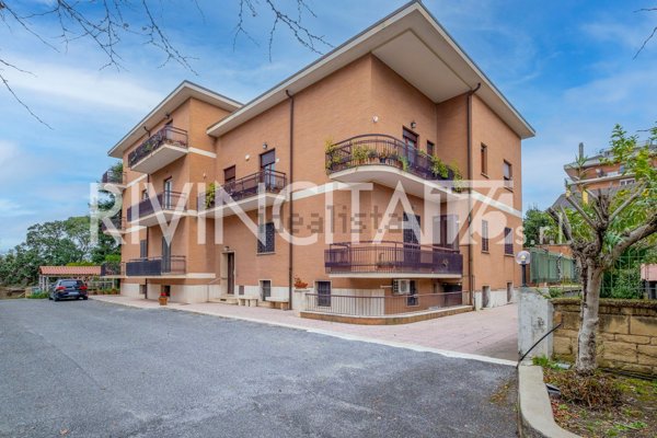 appartamento in vendita a Roma in zona Corviale