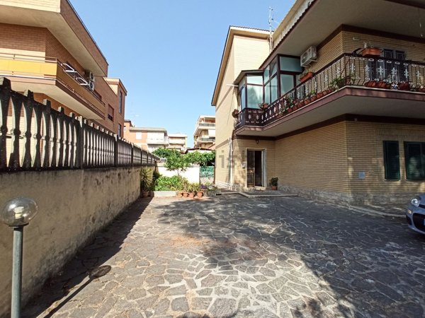 appartamento in vendita a Roma in zona Borghesiana